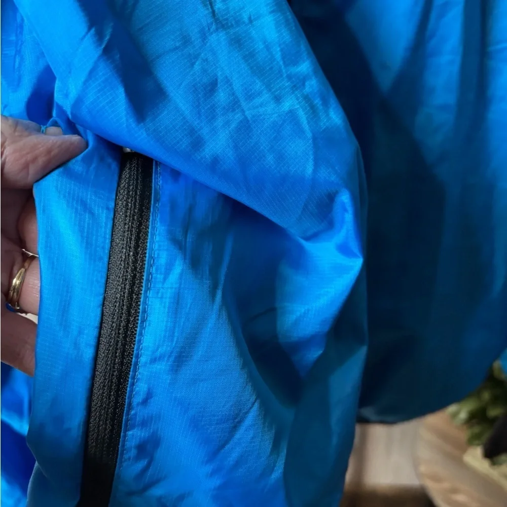 Mizuno Perfirmance Men's Vibrant Blue Windbreaker